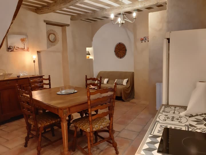 Charme Et Dépaysement Assurés  Maison De Village - Régusse