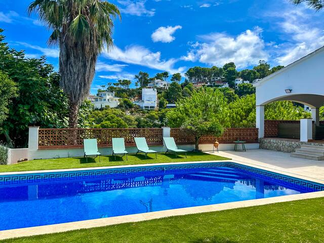 Swimming pool, sea view 500 metres from the beach gallery image 2