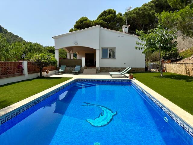 Swimming pool, sea view 500 metres from the beach gallery image 3