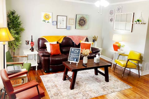 Vintage Styled Home ~King Suite~MSU~SAFB~Fire pit