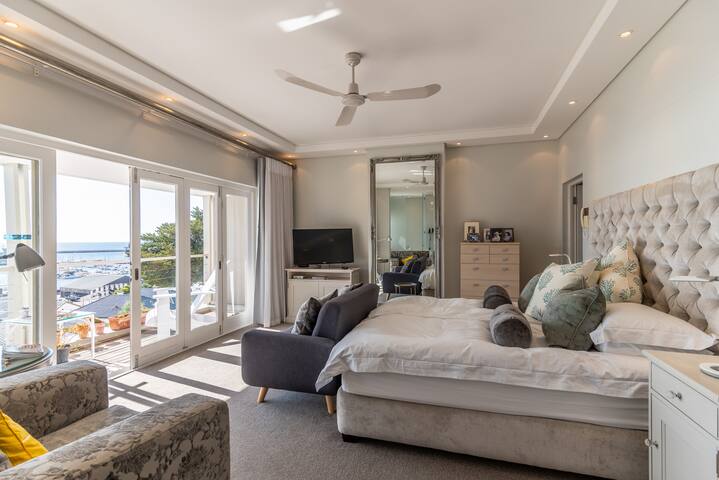 Luxury self-catering holiday house in Simon’s Town gallery image 5