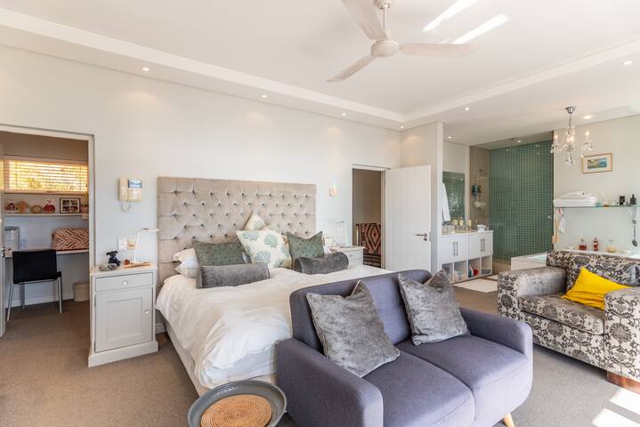 Luxury self-catering holiday house in Simon’s Town gallery image 2