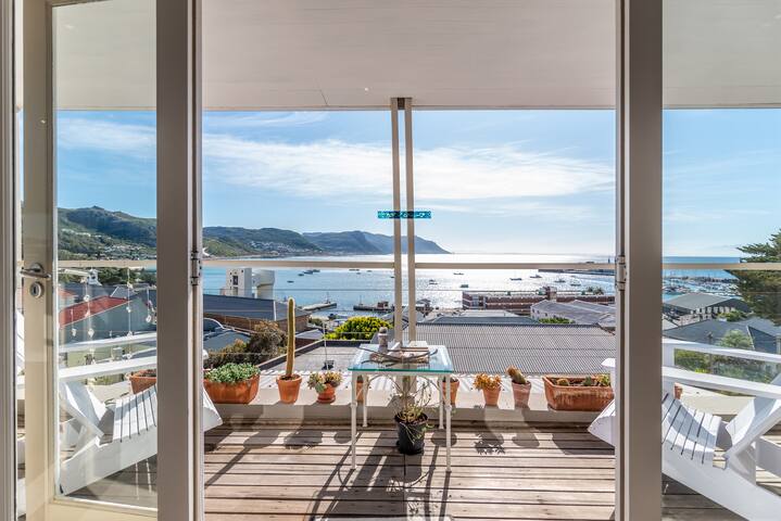 Luxury self-catering holiday house in Simon’s Town gallery image 3