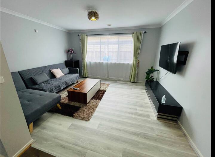 Sweet Four Bedroom Home @Cranbourne West - Lyndhurst, Australia