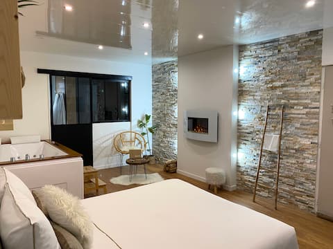 Stunning apartment with private hot tub