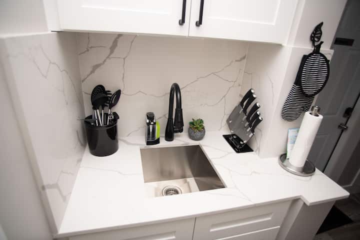 Quiet 1-bedroom Apartment Secluded Free Parking - 마이애미가든스