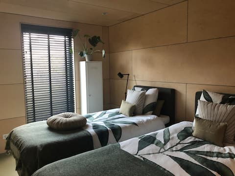 Sereen Retreat
E.g. after an evening of musical 40-45