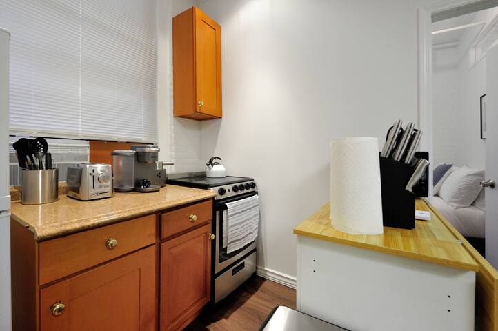 Lovely 3 Bedroom in the heart of Manhattan. gallery image 5