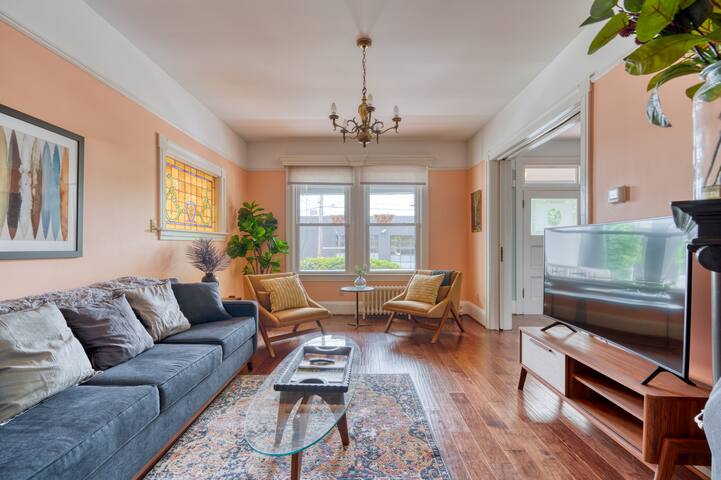 Massive Nob Hill Craftsman ~ 99 WalkScore, 8 beds gallery image 2