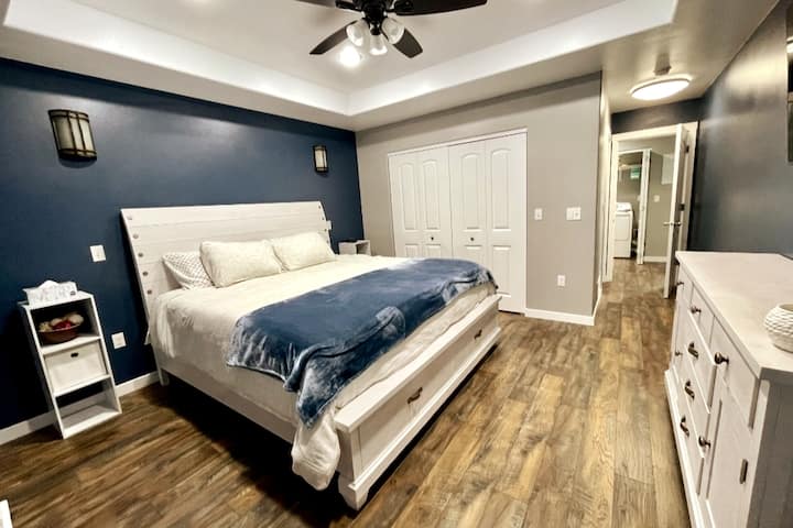 Huvudsovrum med eget badrum