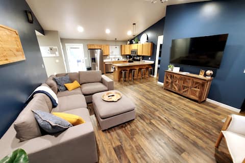 Lazy Moose Cottage on Hatcher Pass w/ new hot tub!