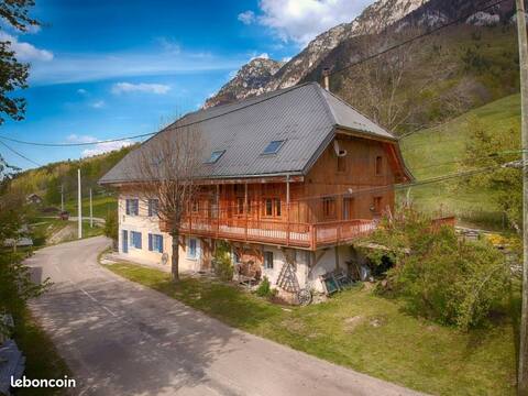 2 grouped cottages in the heart of Bauges for 15 people