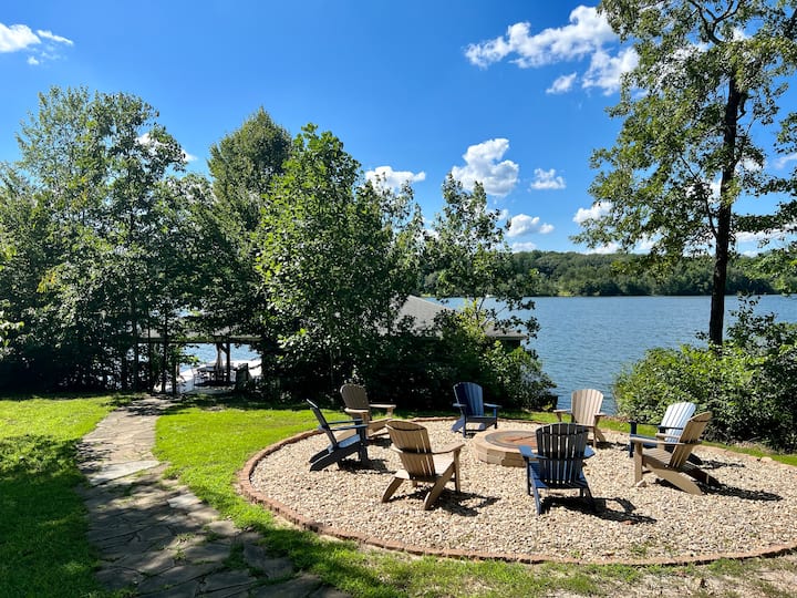 The Escape Hatch 500ft of Waterfront on Lake Anna Vacation homes for