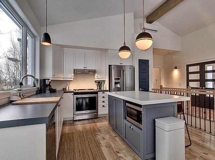 Chalet 4 ch. tout équipé à SteAnnedesLacs Chalets à louer à SainteAnnedesLacs, Québec