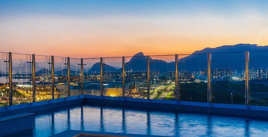 Lovely 2-bedroom condo with pool