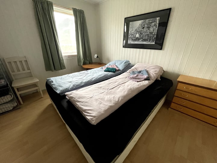 Spálňa s posteľou šírkou 180 cm