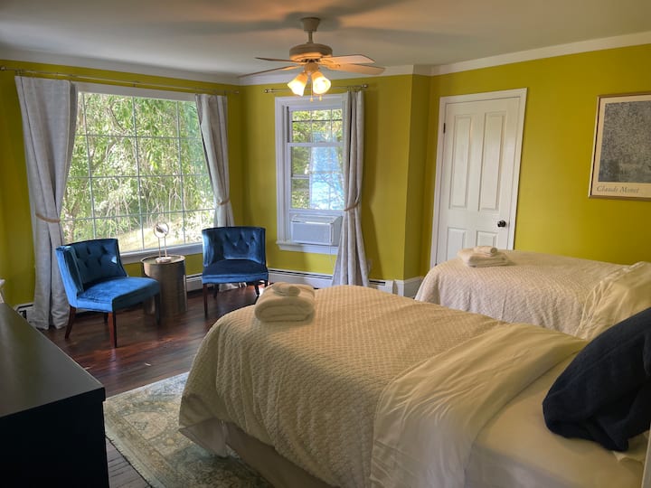 Спалня №2 (единични легла, 2 - ри етаж)