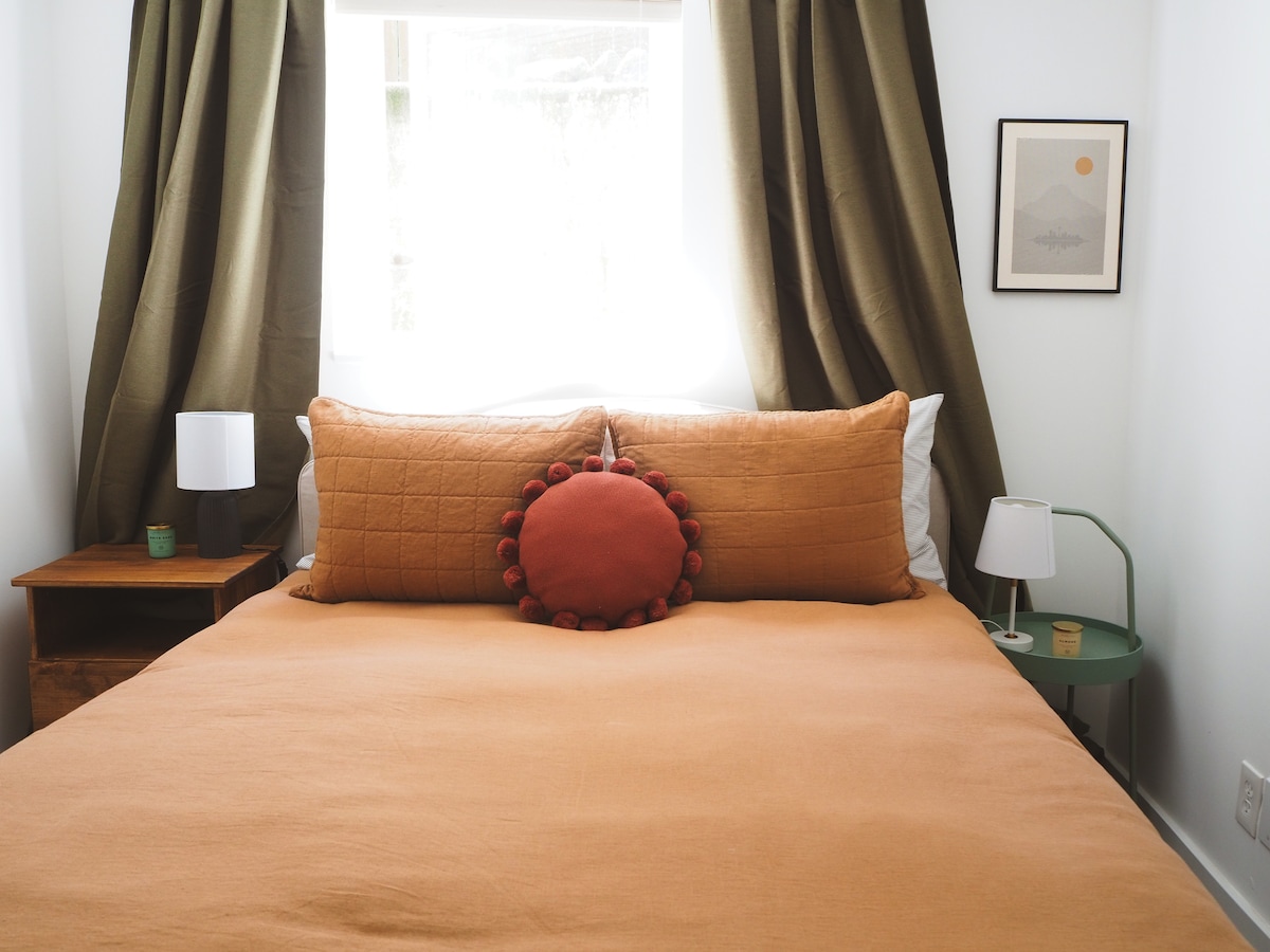 Newly Remodeled 6 Min Walk to Ferry & Alki Beach Houses for Rent in