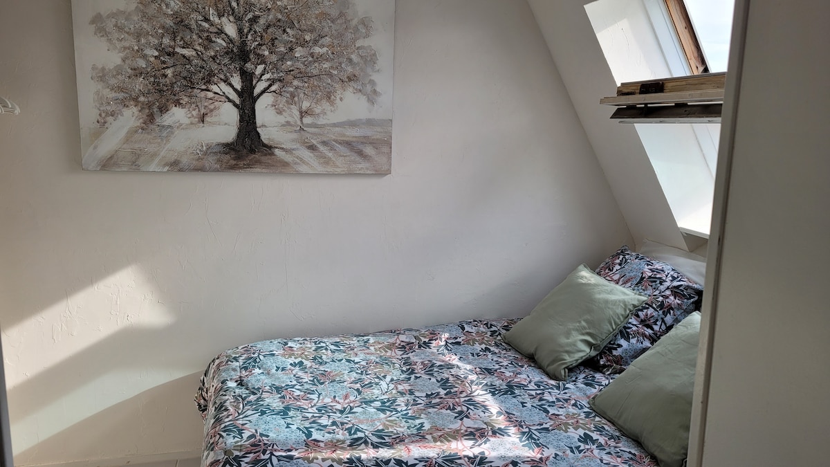 Popular Airbnb listing: Cozy apartment 30 m from the beach with garage! in Villers Sur Mer