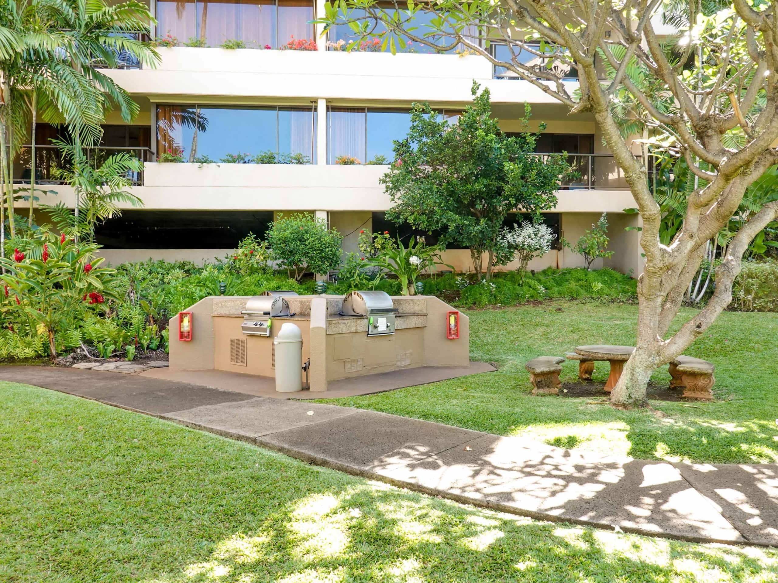 Condo in Lahaina · ★4.83 · 2 bedrooms · 4 beds · 2 baths - Image 35
