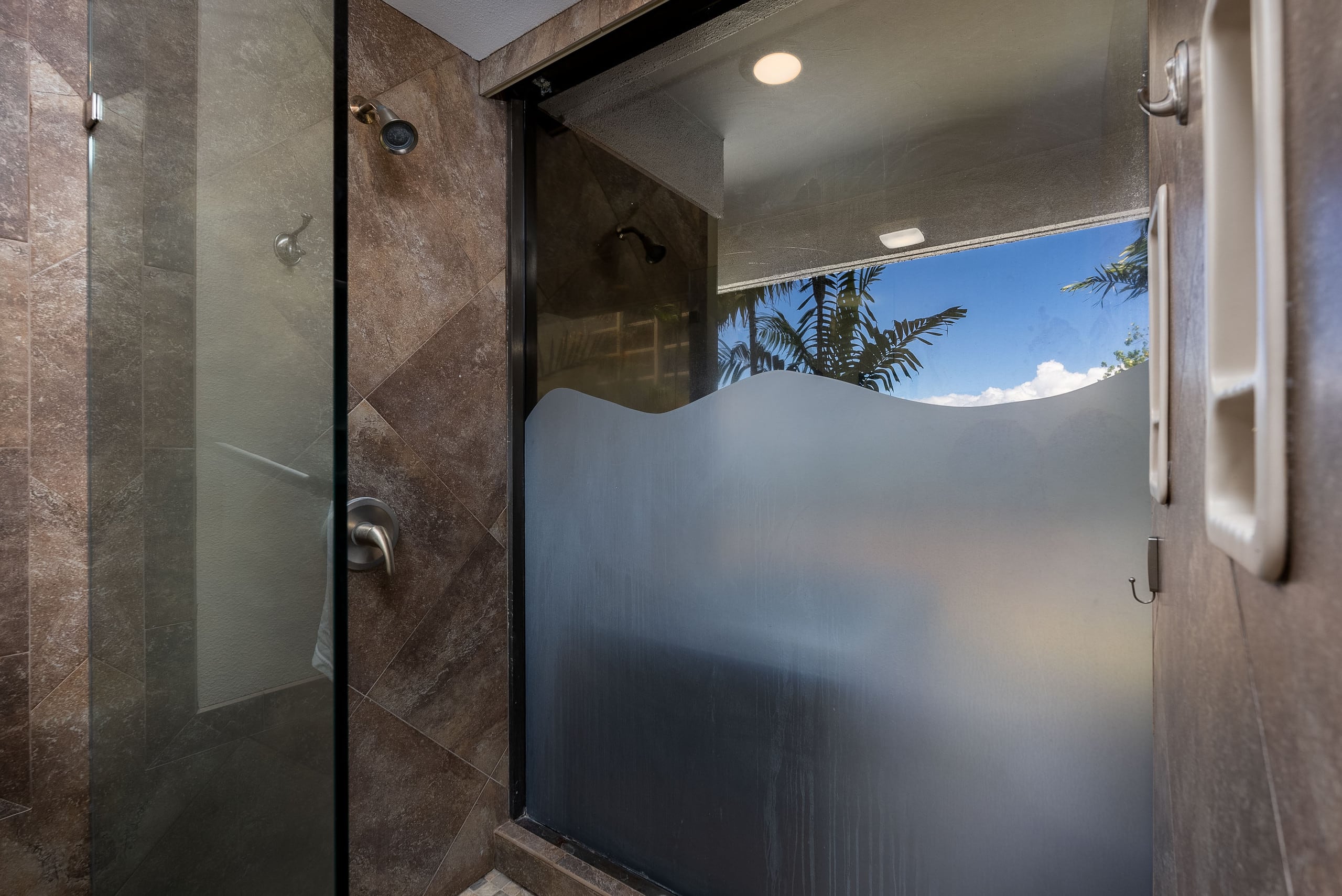 Condo in Lahaina · ★4.83 · 2 bedrooms · 4 beds · 2 baths - Image 24