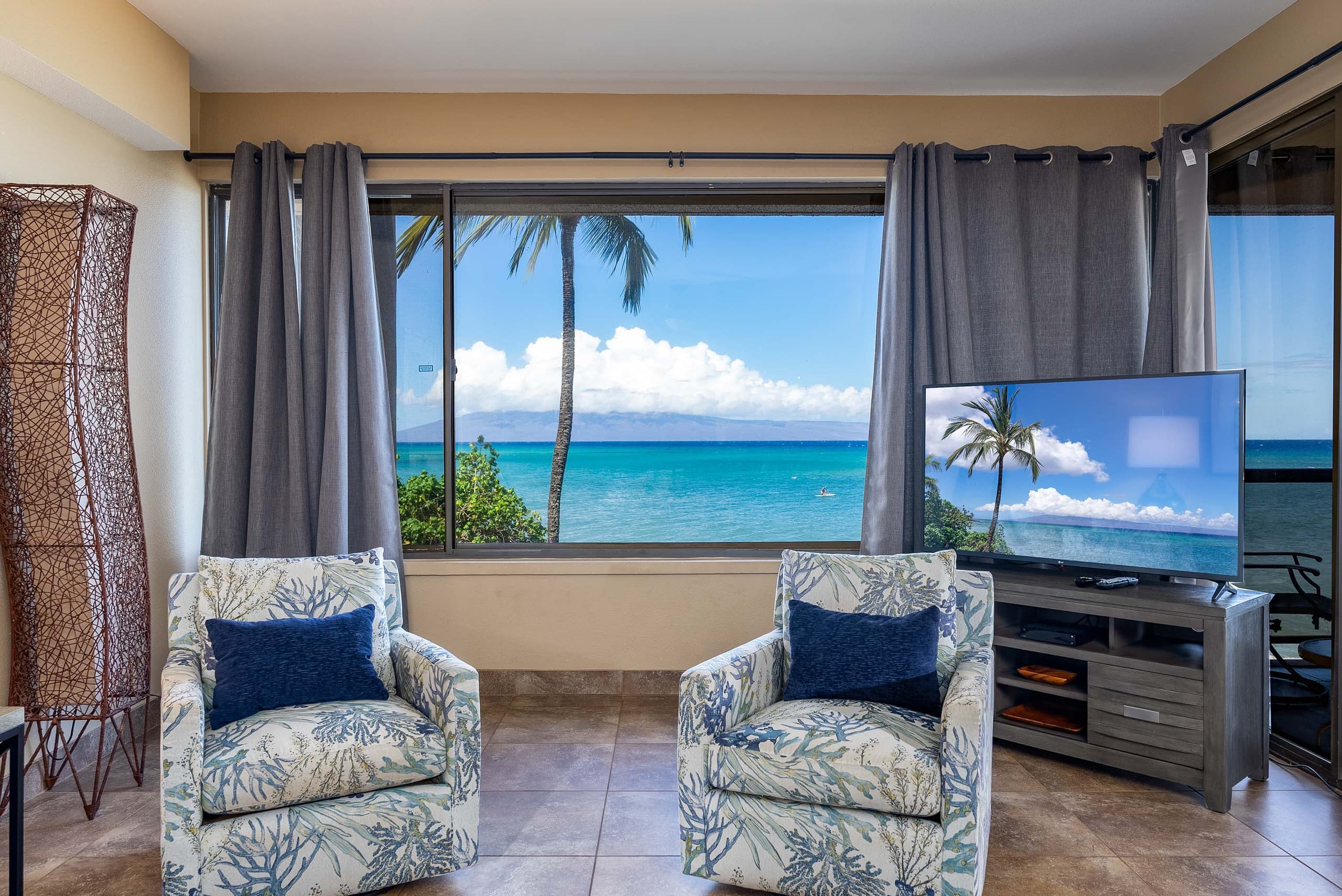 Condo in Lahaina · ★4.83 · 2 bedrooms · 4 beds · 2 baths - Image 3