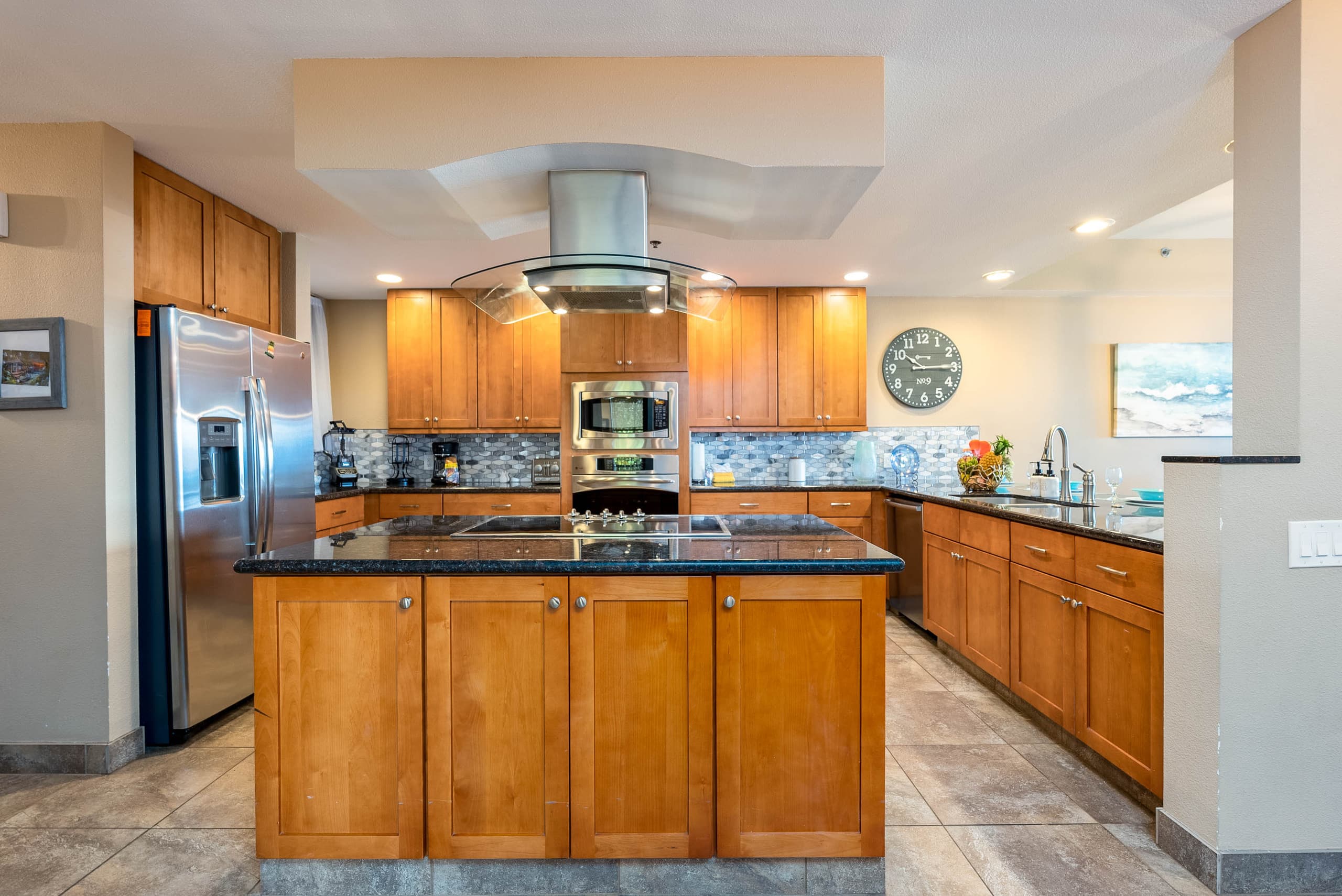 Condo in Lahaina · ★4.83 · 2 bedrooms · 4 beds · 2 baths - Image 11