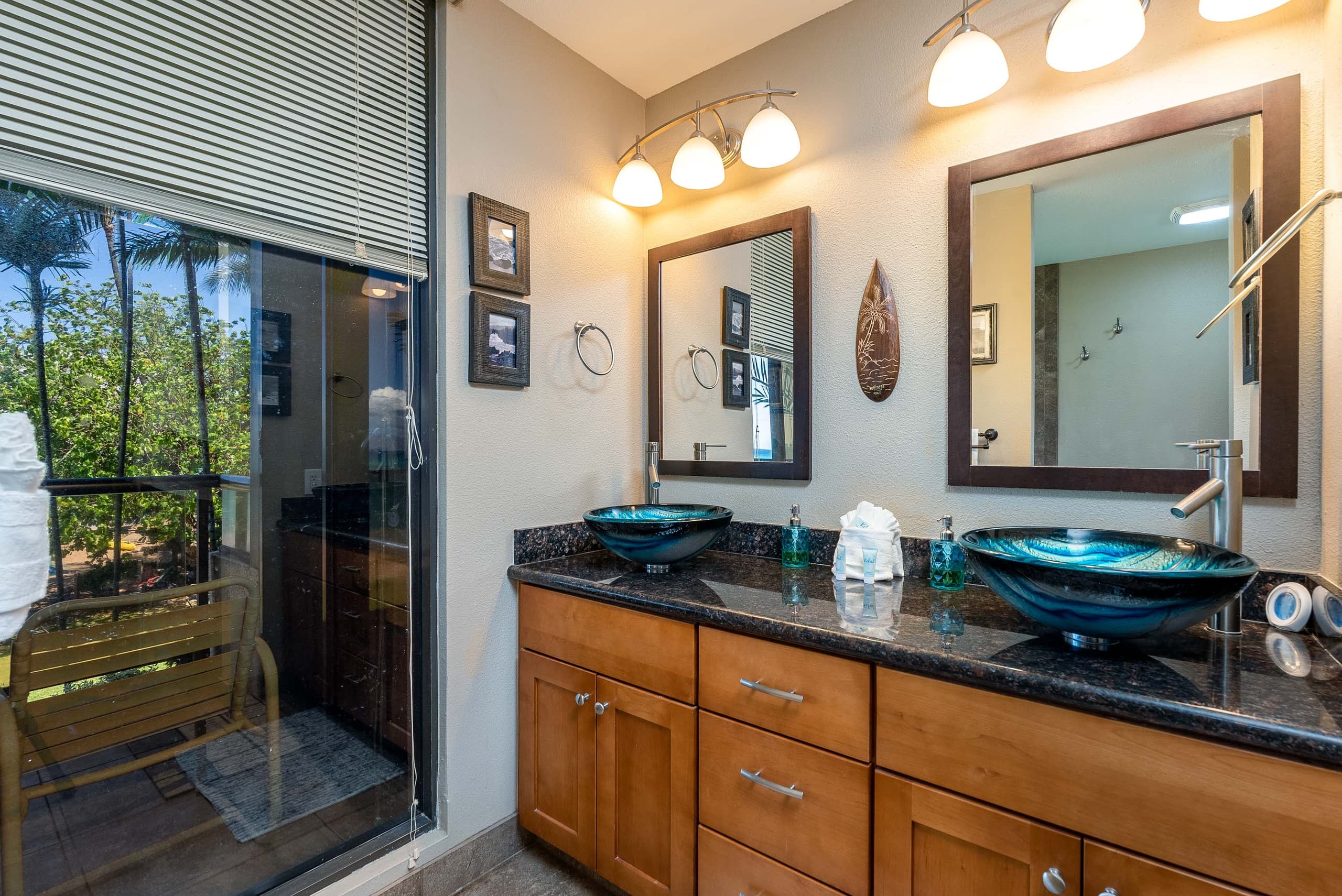 Condo in Lahaina · ★4.83 · 2 bedrooms · 4 beds · 2 baths - Image 23