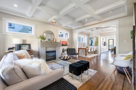 Popular Airbnb listing: Bright Beautiful 3-Bedroom Duplex in Kitsilano in Kitsilano