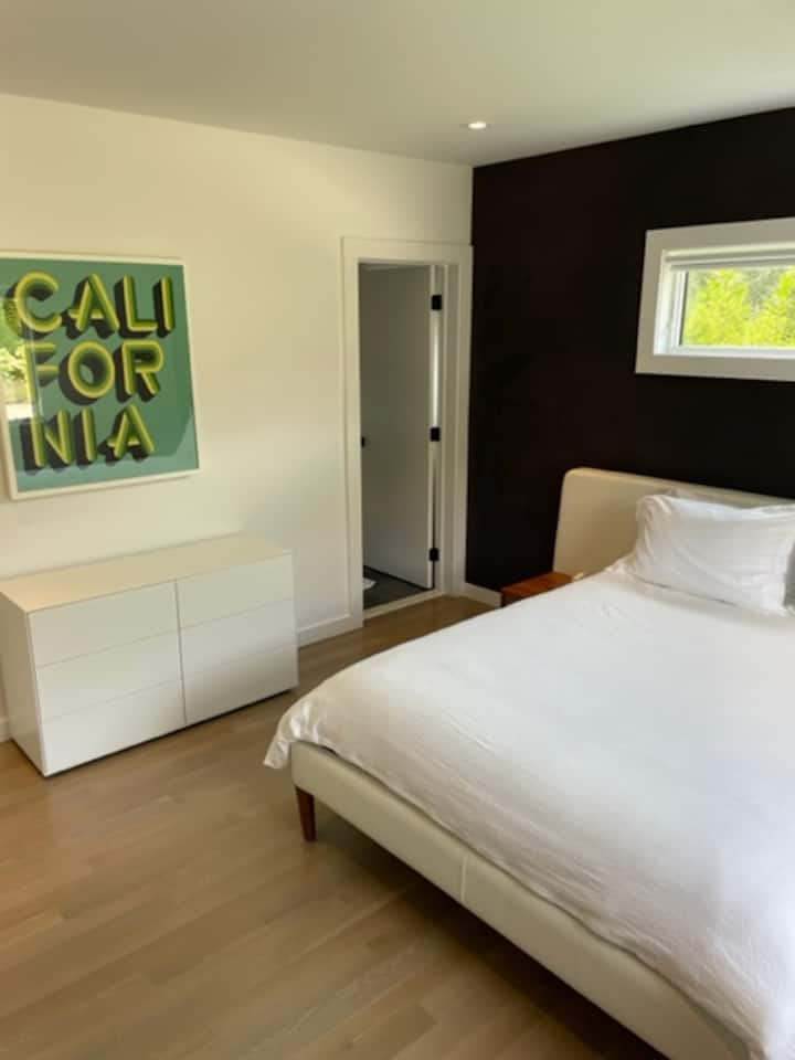 Bedroom 1 image 2