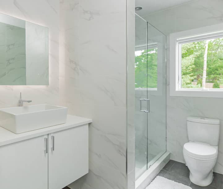 Full bathroom 2 image 1