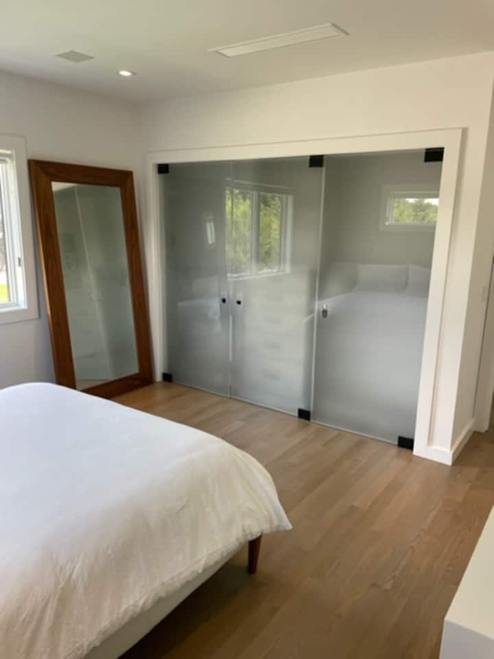 Bedroom 1 image 3