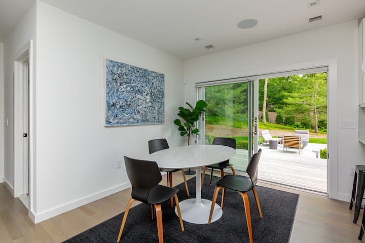Dining area image 1