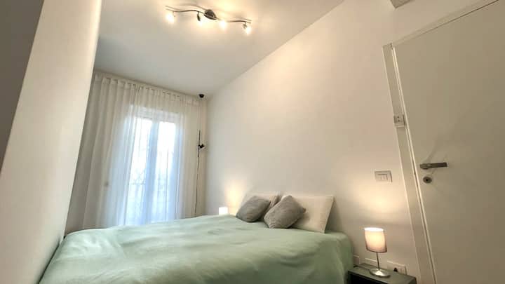 אזור שינה. מיטה 160x200, עם מזרן 25 ס"מ