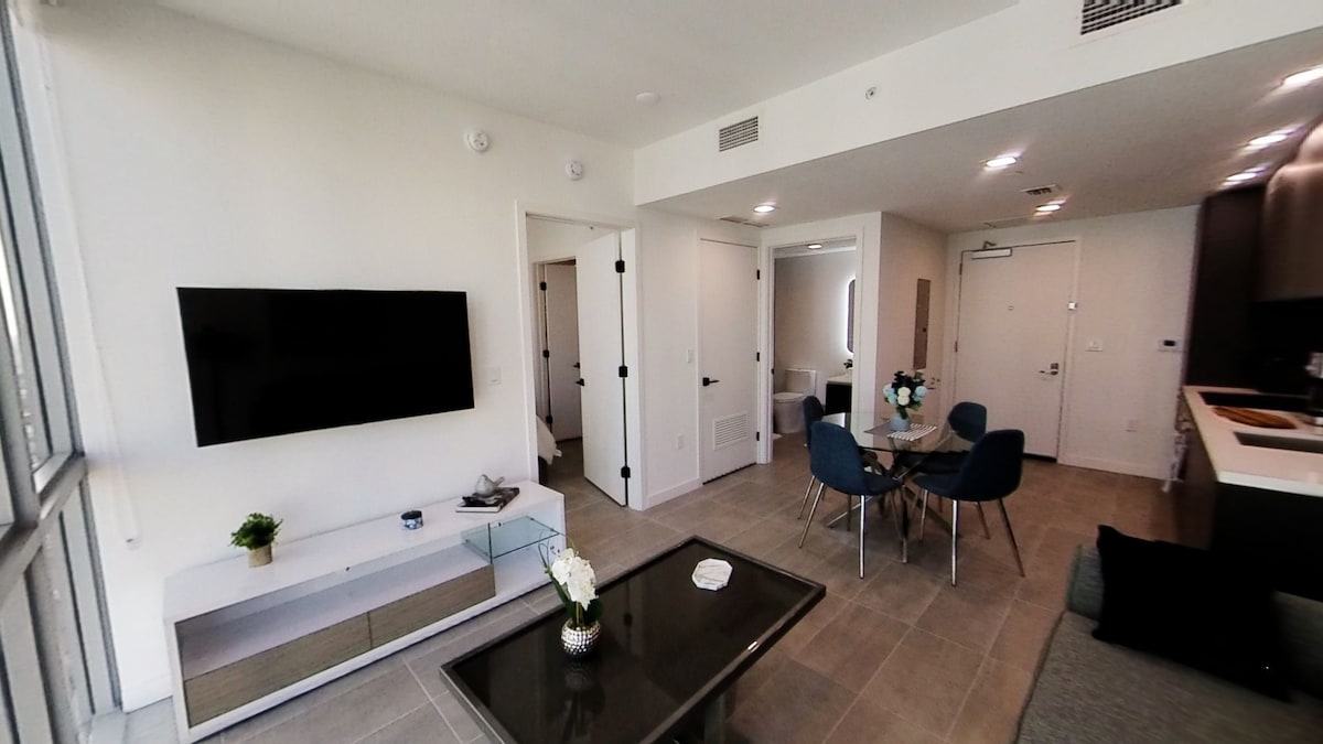 Downtown Miami • Modern 1BR Apt @ Yotelpad