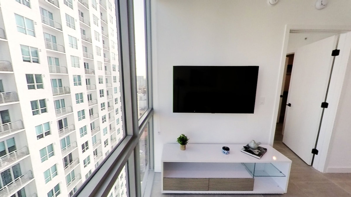 Downtown Miami • Modern 1BR Apt @ Yotelpad