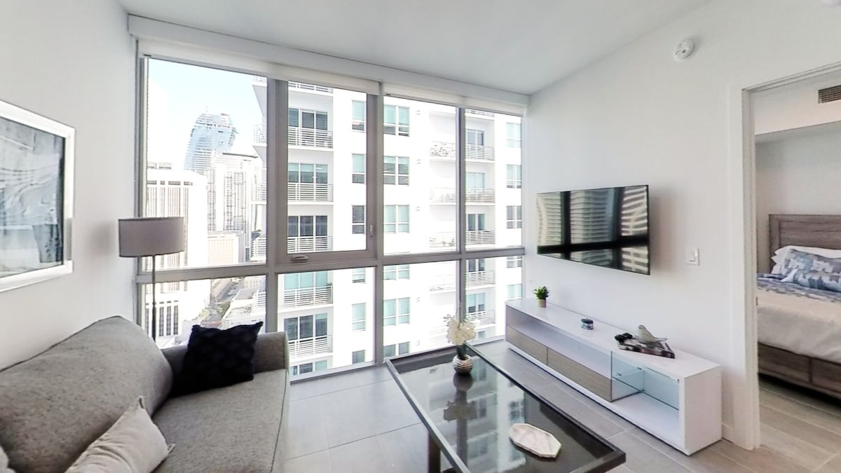Downtown Miami • Modern 1BR Apt @ Yotelpad