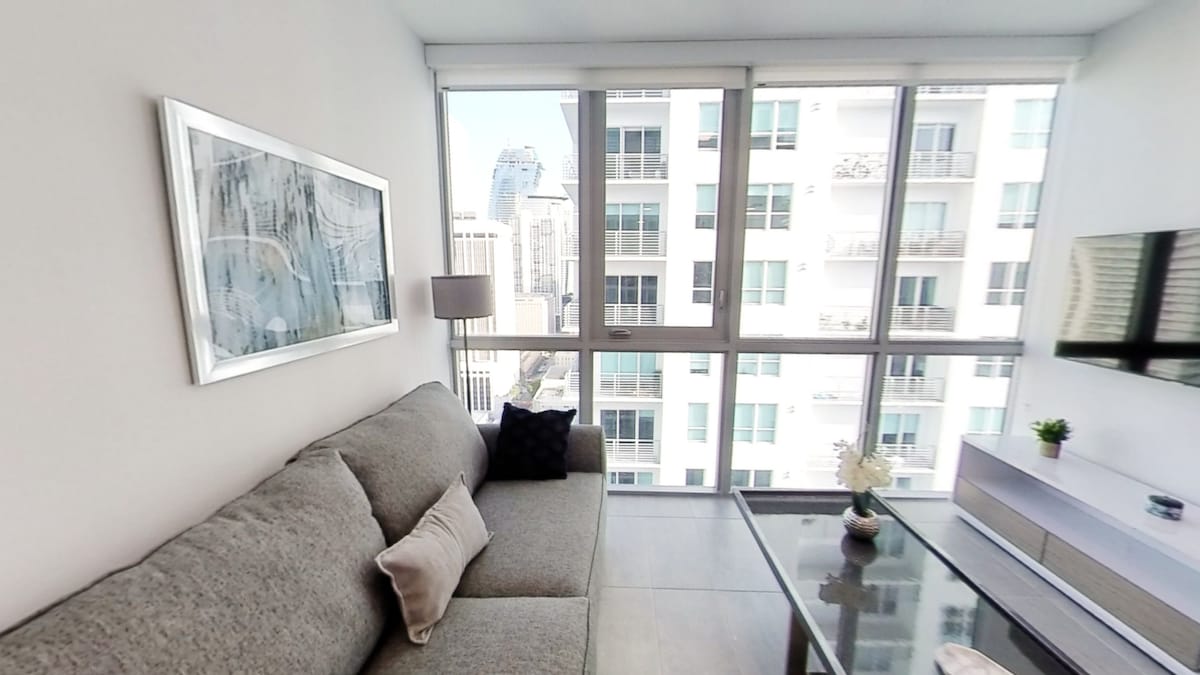 Downtown Miami • Modern 1BR Apt @ Yotelpad