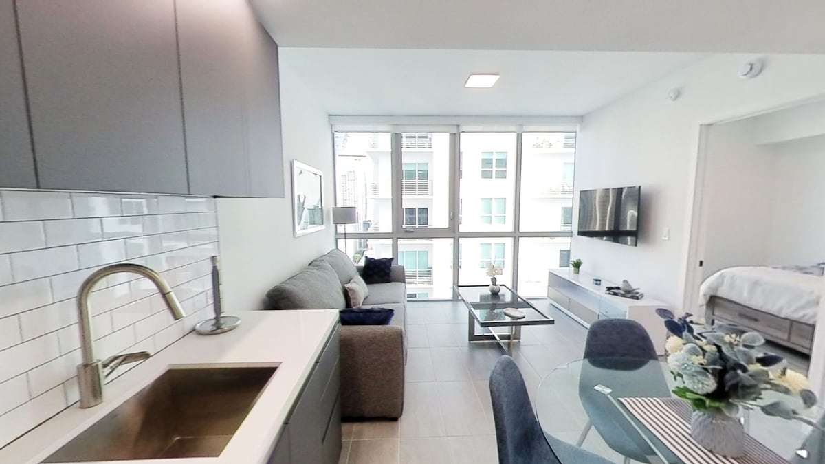 Downtown Miami • Modern 1BR Apt @ Yotelpad