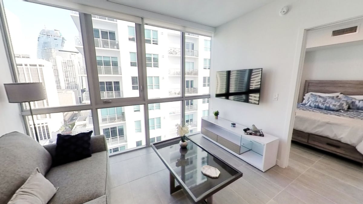 Downtown Miami • Modern 1BR Apt @ Yotelpad