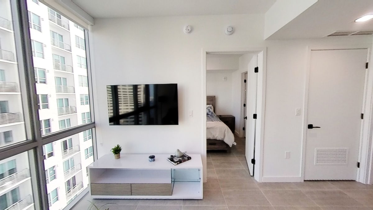 Downtown Miami • Modern 1BR Apt @ Yotelpad