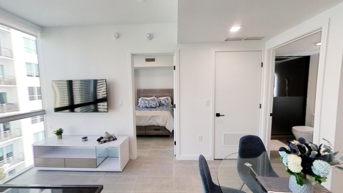 Downtown Miami • Modern 1BR Apt @ Yotelpad