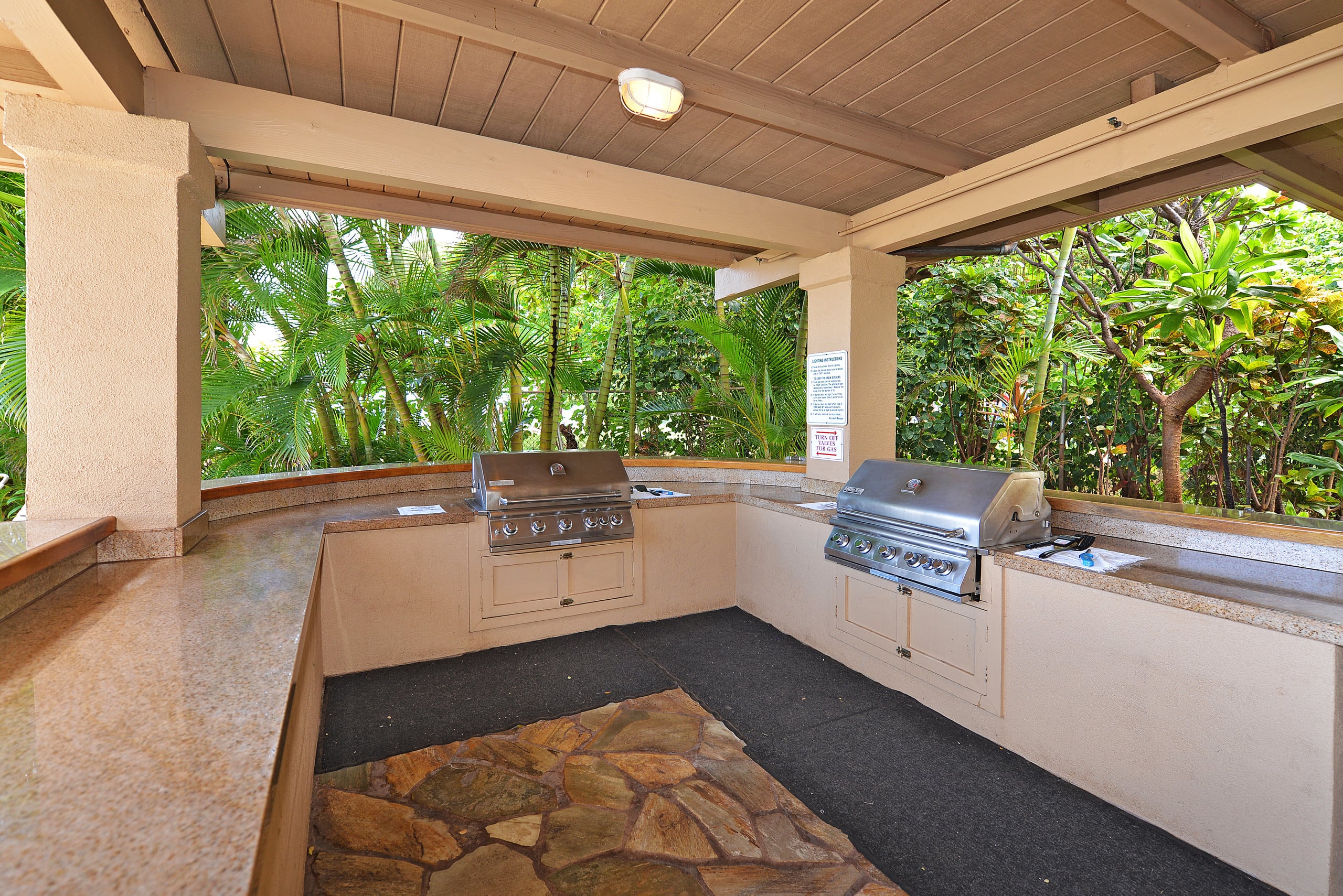 Condo in Lahaina · ★4.94 · 1 bedroom · 1 bed · 1 private bath - Image 31