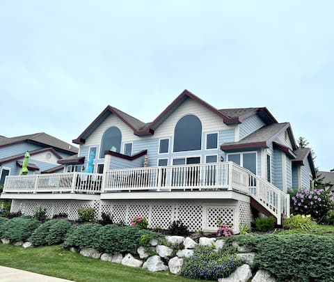 Beautiful Beaches/Harborview/Outdoor Pool/Hot Tub