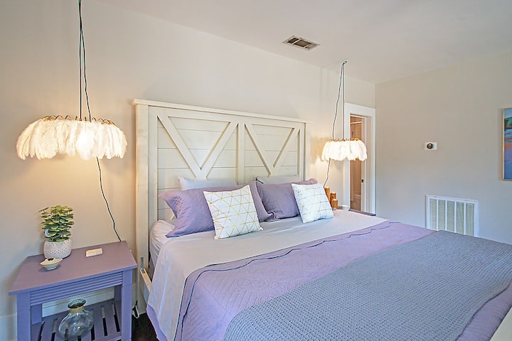 The primary bedroom was even decked out in purple, which was a delight to see! Jennifer was very friendly and responsive and super quick to answer any questions we had! -Amy