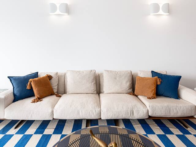 Spectacular Views, Designer Feel & Balcony gallery image 5