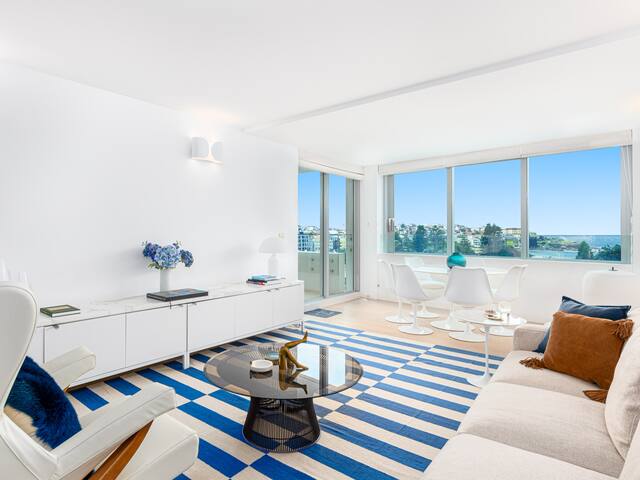 Spectacular Views, Designer Feel & Balcony