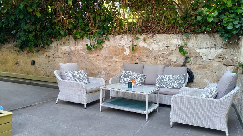 Beautiful Villa with Garden in Büyükada gallery image 2