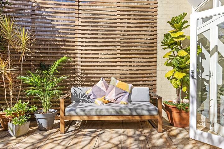 Sun Filled House – Walk to Bronte Beach gallery image 2