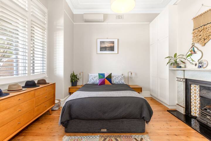 Sun Filled House – Walk to Bronte Beach gallery image 4